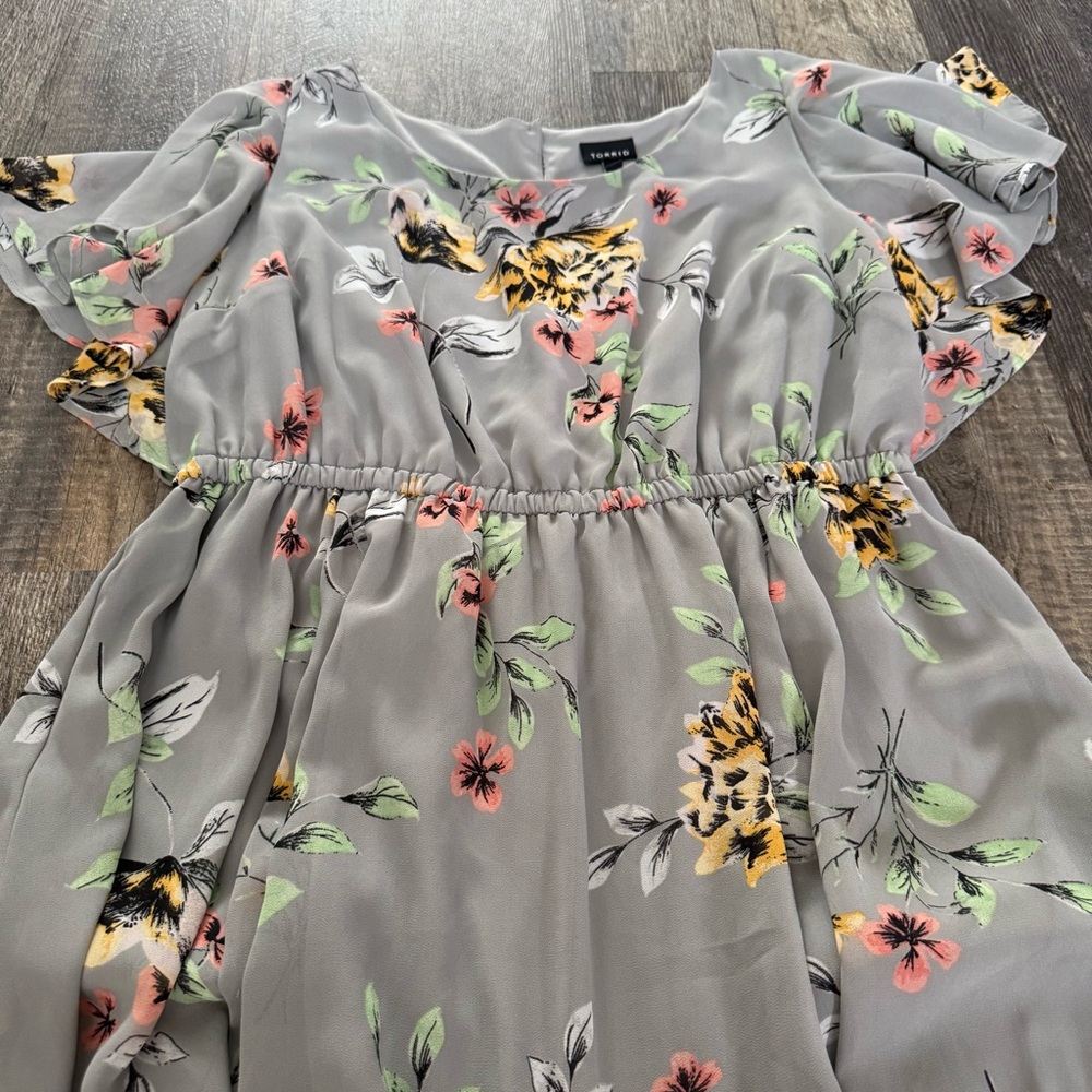 Torrid Gray Floral Casual Dress - Picture 2 of 4
